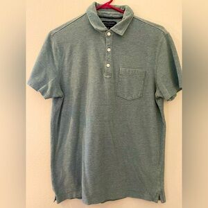 Men’s Banana Republic shirt in light green size medium. 100% cotton.